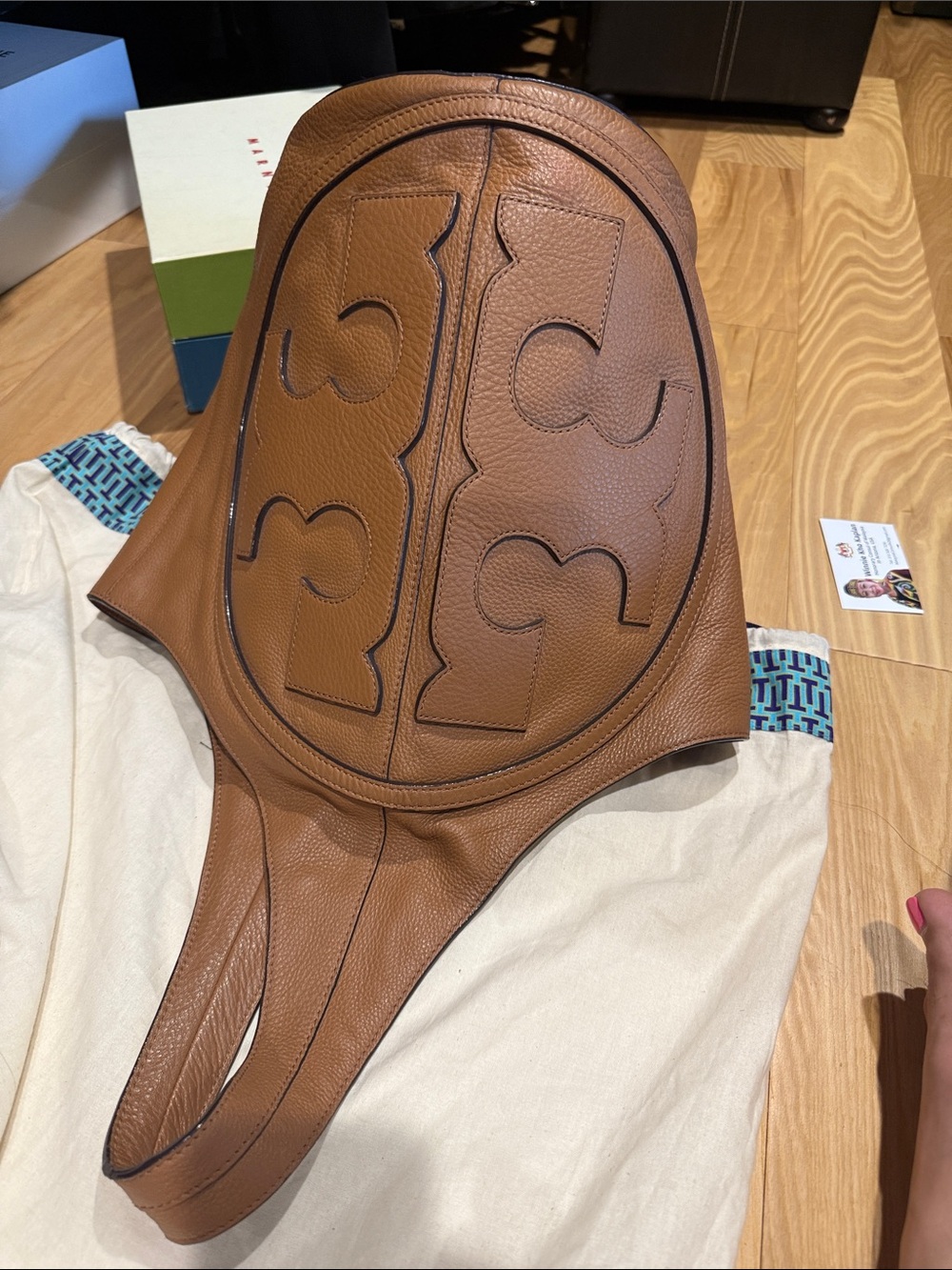 Tory Burch Tan Leather Shoulder Hobo with Logo - Picture 4 of 12